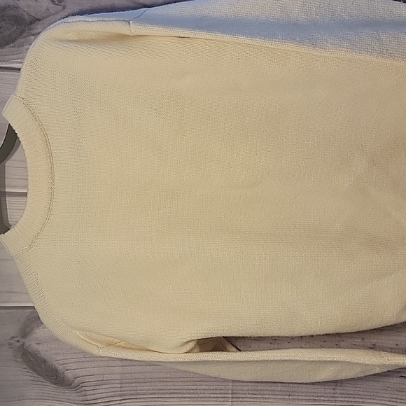 Embroidered love pompom sweater - Picture 4 of 4